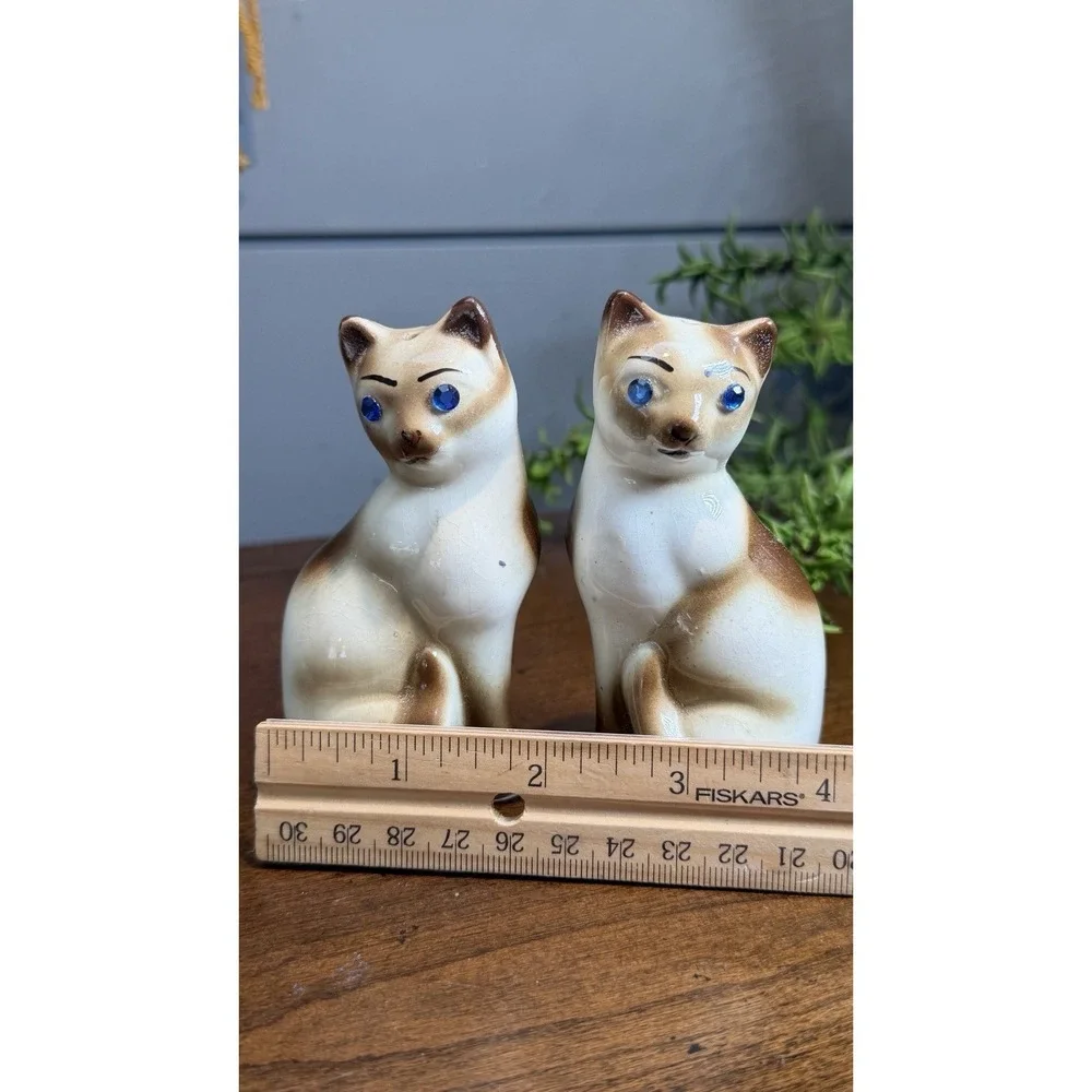 Vintage Salt & Pepper Shakers 4